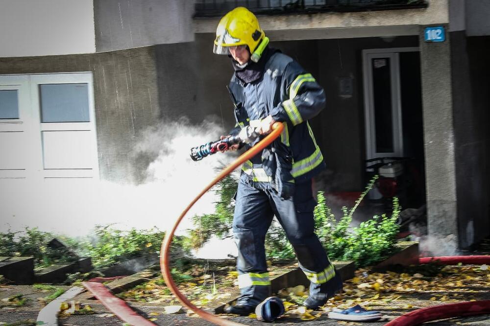 TRAGEDIJA ZOROM U SREMČICI: Nastradala žena (61), zbog vatrene stihije evakuisani svi stanari zgrade