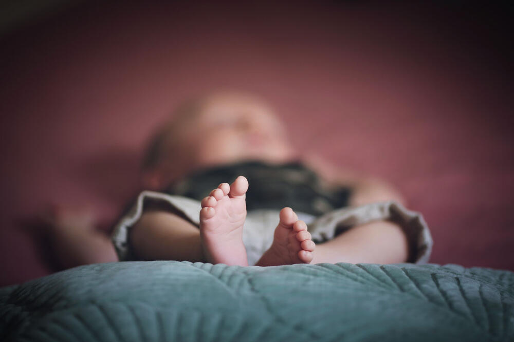 NIŠLIJKA NAKON PETE TRUDNOĆE RODILA ZDRAVU DEVOJČICU U SVOJOJ KUĆI: Beba i majka su dobro, prevezene u bolnicu
