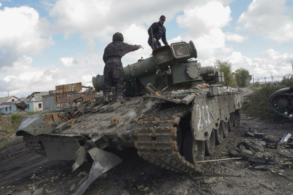 UKRAJINA SE SVE VIŠE PRIPREMA ZA PROLEĆNU OFANZIVU: Kijevu stiže od 120 do 140 oklopnih vozila, Francuska daje i 12 topova
