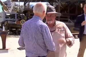 KAD PREDSEDNIK OPSUJE: Na mrežama se pojavio snimak Bajdena kako razgovara sa gradonačelnikom Fort Majersa! VIDEO