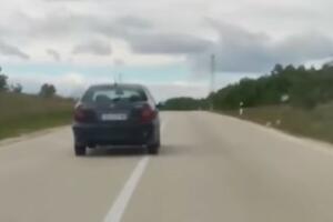 MRTAV PIJAN VOZI U CIK-CAK: Snimak koji je zgrozio Srbiju, ovaj vozač je pretnja za sve na putu (VIDEO)