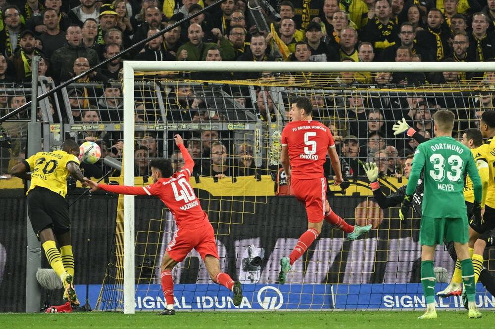 BAJERN PROSUO POBEDU U POSLEDNJIM SEKUNDAMA: Borusija Dortmund iščupala bod u velikom nemačkom derbiju