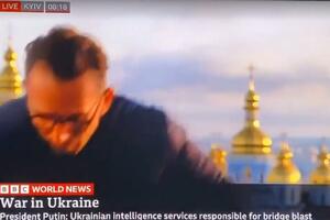 RAT UŽIVO: Novinar BBC-a u vestima izveštavao iz Kijeva, kad je usledio raketni napad! Potražio zaklon VIDEO