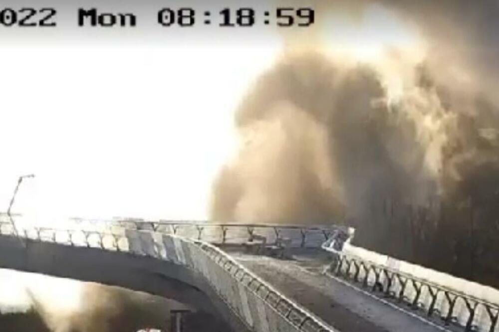 PAKAO U KIJEVU: Gradom odjekuju detonacije, nestalo struje u pojedinim četvrtima! OVO JE TRENUTAK UDARA u most (VIDEO)