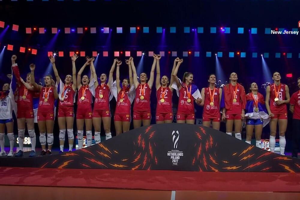ODBOJKAŠICE NA POBEDNIČKOM POSTOLJU! Srbiji dodeljene zlatne medalje, pa devojke HORSKI zapevale HIMNU (VIDEO)