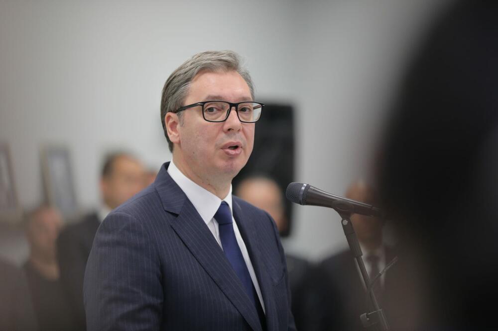 NEVIĐENA GUŽVA NA ANDRIĆEVOM VENCU: Vučiću tokom popodneva stigli HITNI POZIVI za sastanke sa ambasadorima Kvinte i Rusije