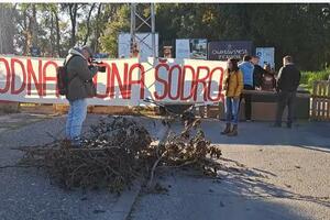 PROTEST NA ŠORDOŠU: Privedeno nekoliko aktivista, pokušavaju da spreče radnike kineske kompanije CRBC da postave ogradu
