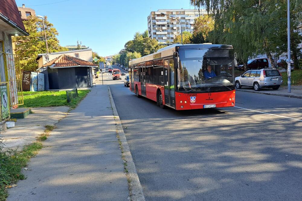 NESREĆA NA BANOVOM BRDU: Autobus udario devojku u Požeškoj