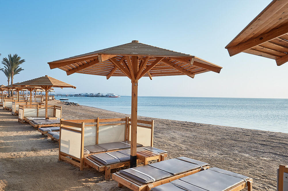 IDEALAN PORODIČNI ODMOR U JESENJIM DANIMA: Sunce, more, peščana plaža, a uz sve to, sadržajan i kvalitetan hotel