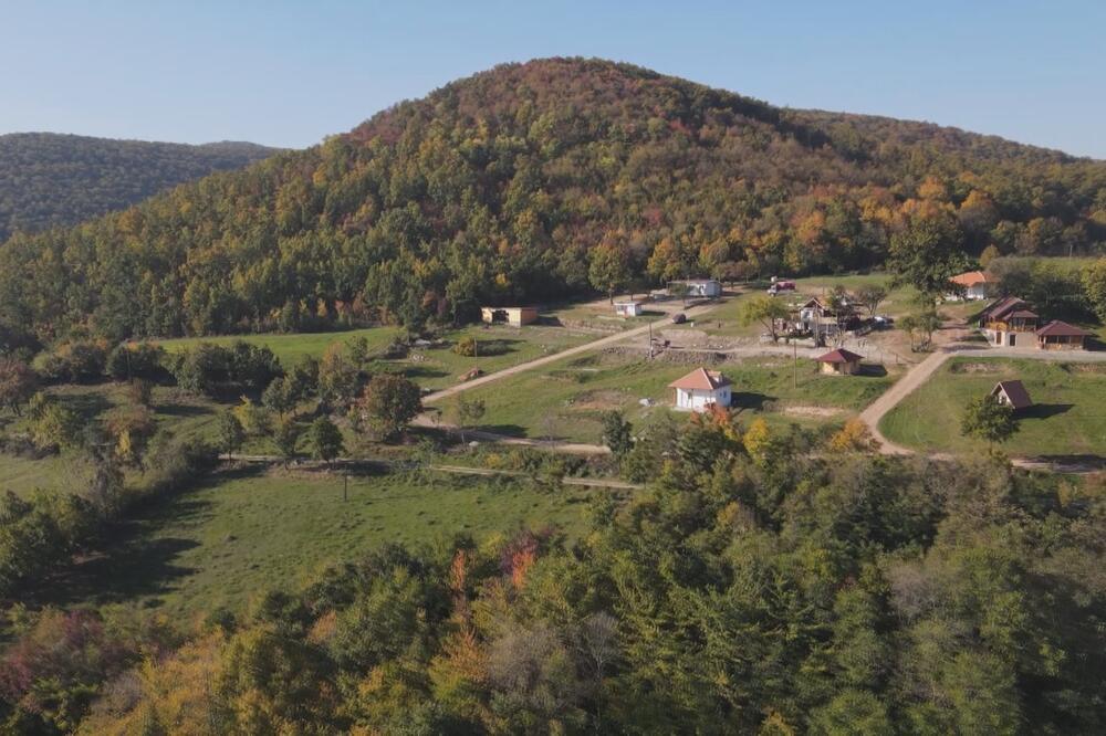 BUKTE MREŽE ZBOG REČI GRAĐANKE NA RAČUN SELA: Pre bih digla kredit za stan nego otišla na selo pa makar mi kućerinu poklonili!