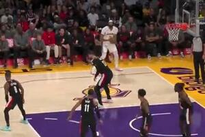 URNEBESNA SITUACIJA U NBA LIGI: Pogledajte na koji način je NURKIĆ čuvao zvezdu Lejkersa! (VIDEO)