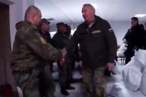 ROGOZIN ISPLIVAO IZ DUBOKE ILEGALE: Sa oznakom KOSOMOS u uniformi i sa oružejem u rukama pojavio se u Donbasu!