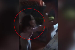 (UZNEMIRUJUĆE) ZORAN JE ZBOG TEBE U ZATVORU: Snimak jezivog prebijanja devojčice šokirao Srbiju NEMOĆNO DETE NA KRAJU BACA NA POD