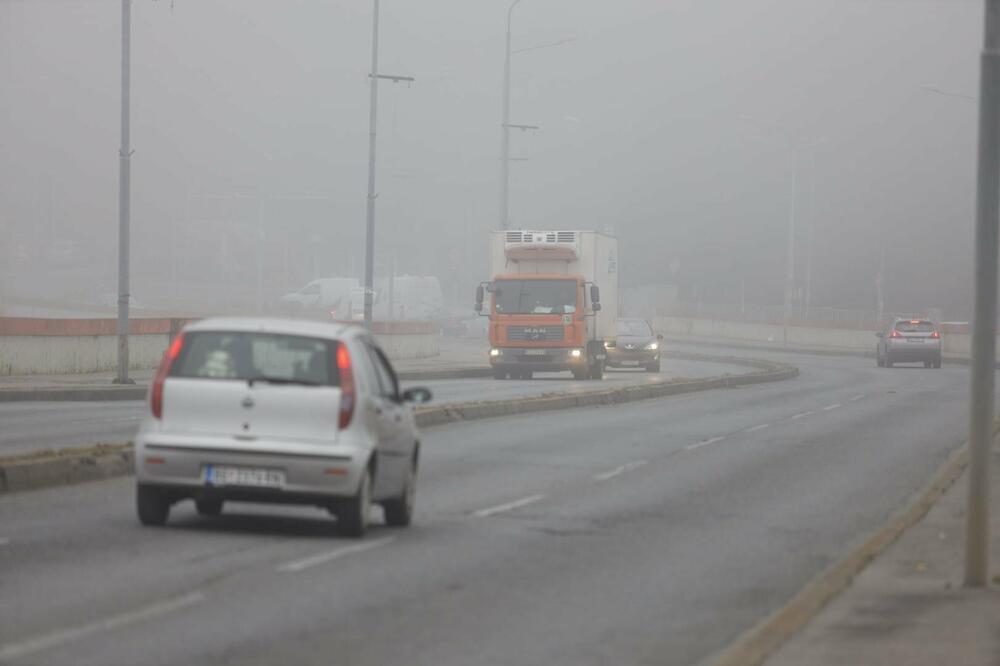 AMSS UPOZORAVA: Magla otežava saobraćaj! Nema vanrednih zastoja