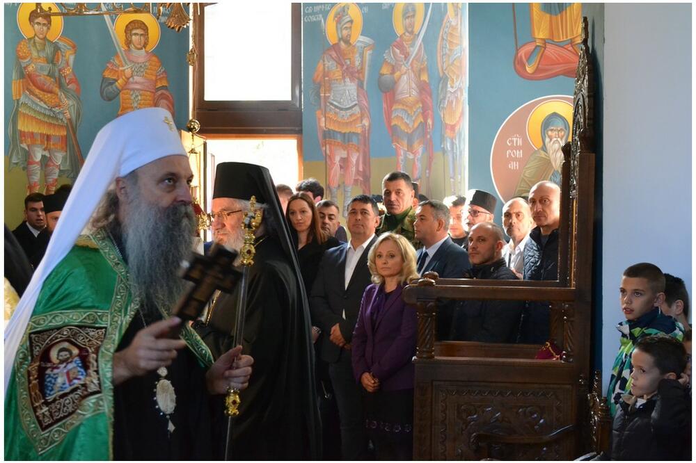 OSVEŠTANO CARSKO RUSKO ZVONO: Patrijarh Porfirije u Manastiru svetog Luke u Bošnjanu (FOTO)