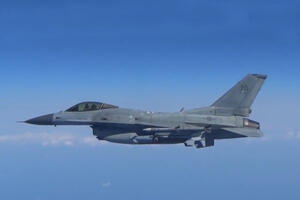 AMERIČKI BORBENI AVION SE SRUŠIO U JUŽNOJ KOREJI: F-16 pao u polje tokom obuke, pilot se spasao katapultiranjem
