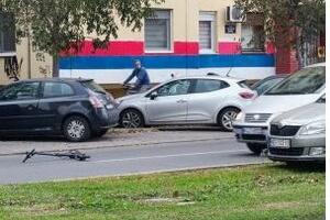 AUTOM UDARIO DEČAKA (12) NA TROTINETU: Povređeno dete prevezeno u novosadsku bolnicu! VIDEO