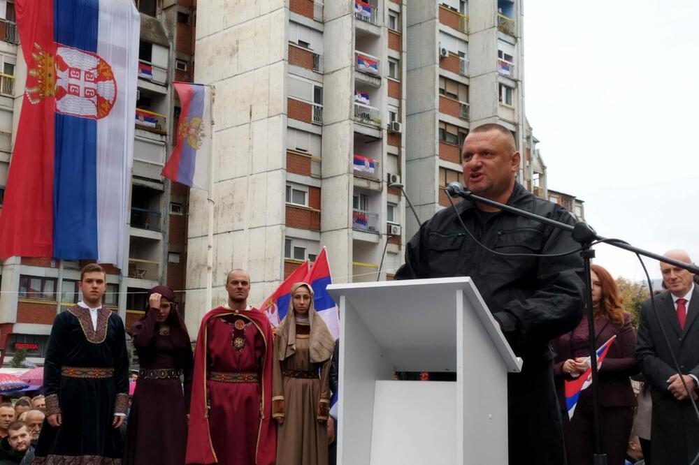 SLAVNI MOJ I NAPAĆENI RODE! Emotivni govor majora Nenada Đurića 10.000 ljudi na veličanstvenom skupu u Mitrovici slušalo bez daha!