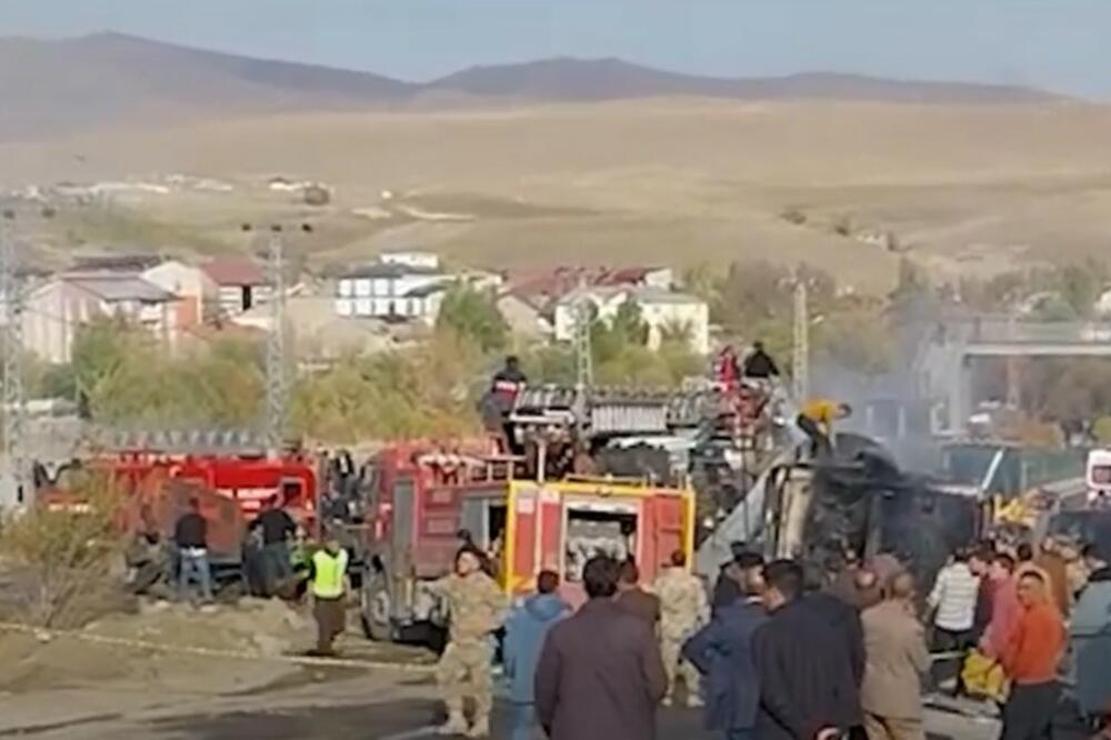 STRAVIČNA NESREĆA U TURSKOJ: Najmanje sedam poginulih u sudaru kamiona i putničkog autobusa (VIDEO)