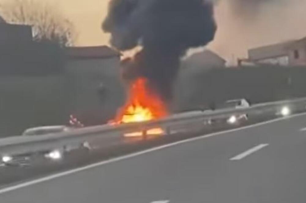 DRAMA NA AUTO-PUTU! Zapalio se i potpuno izgoreo automobil kod Laste! VIDEO
