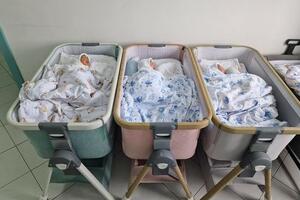 NAJLEPŠA SLIKA STIŽE SA KOSMETA! Za dva dana rođeno 7 beba u porodilištu u Pasjanu, evo ko vodi! (FOTO)