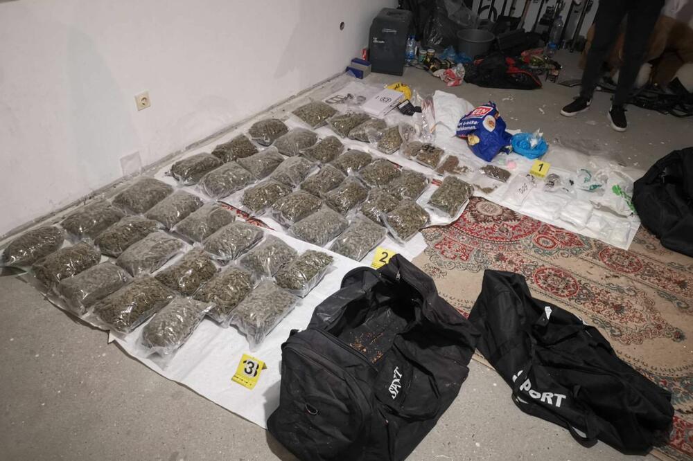 PAO DILER U KRNJAČI: Policija u stanu pronašla veću količinu narkotika! Za još jednim osumnjičenim se traga (FOTO)
