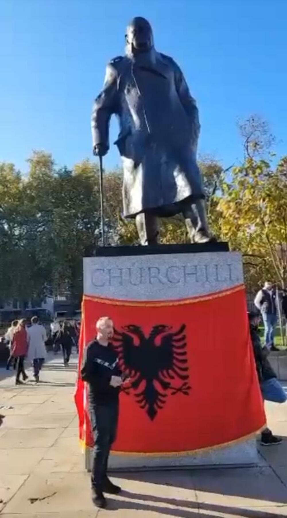 Velika Britanija, Albanci, protest