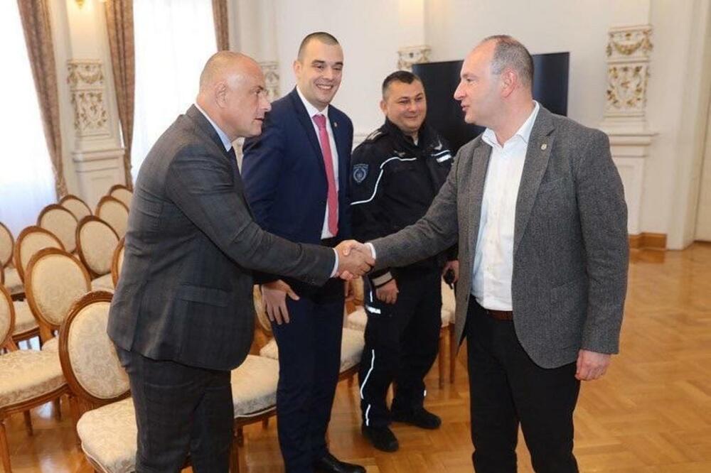 ĐURIĆ: Grad Novi Sad nagrađuje sa 40.000 dinara pripadnike policije koji su pokazali visok stepen profesionalizma