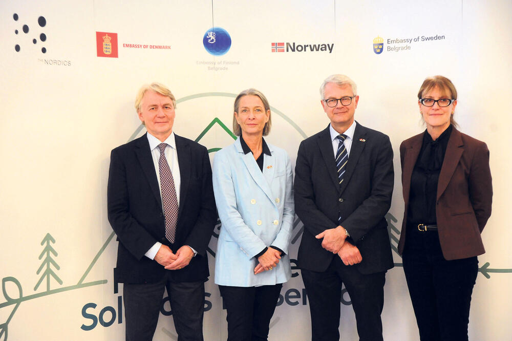 Ambasadori Jorn Gjelstad (Norveška),  Suzan Sajn (Danska), Kimo Lahdevirta (Finska) i Karen Mekdonald, Švedska agencija za razvoj i saradnju