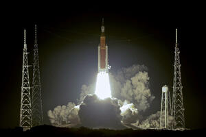ISTORIJSKA MISIJA: Najmoćnija raketa na svetu poslala PRVE SLIKE sa svog puta do Meseca (FOTO, VIDEO)