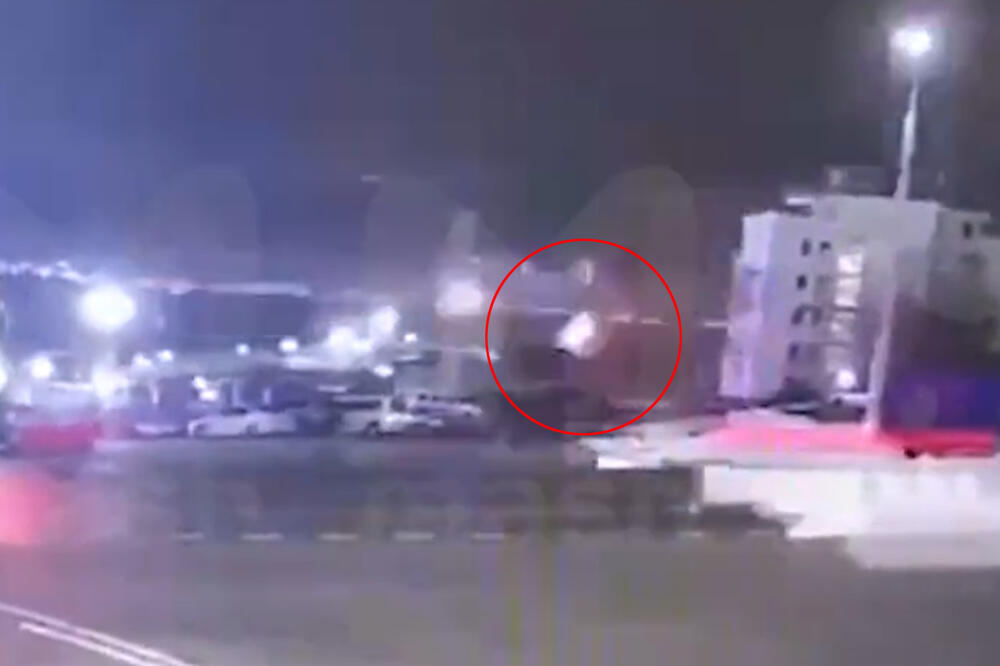 KAMERA SNIMILA: Ovo je trenutak kada se ukrajinski pomorski dron zakucao u lučku instalaciju u Novorosijsku! VIDEO