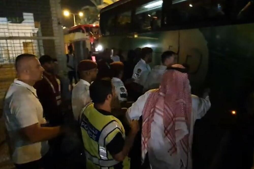 OBEZBEĐENJE SPASAVALO VLAHOVIĆA U BAHREINU! Pogledajte šta se desilo srpskom fudbaleru, umešala se i policija (VIDEO)