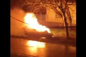 HOROR KOD APATINA! Komšije izvlačile vozača iz zapaljenog automobila posle sudara! VIDEO