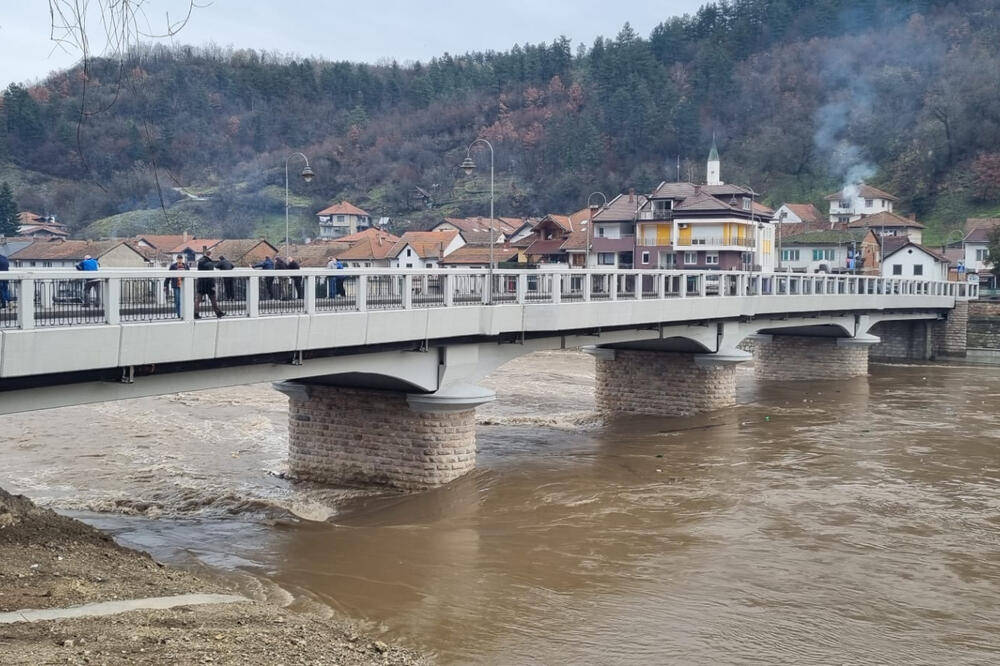 U PRIJEPOLJU STRAHUJU OD NOVIH POPLAVA: Na snazi i dalje vanredna situacija, očekuje se novi talas padavina iz Crne Gore