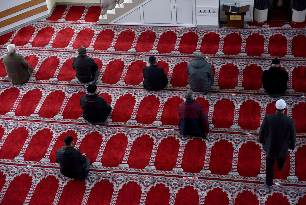 Džamija, vernici, moljenje