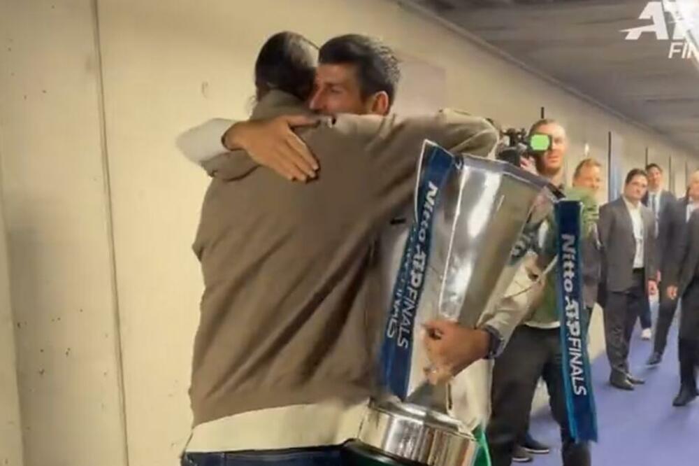 DRŽI, DRŽI! TO, BRATE! Hit susret Đokovića i Ibrahimovića koji je sa suprugom DOŠAO KOD NOVAKA! Evo šta je poručio Noletu (VIDEO)