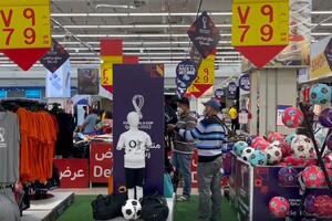 Kineski proizvodi popularni među navijačima i turistima u Kataru (VIDEO)