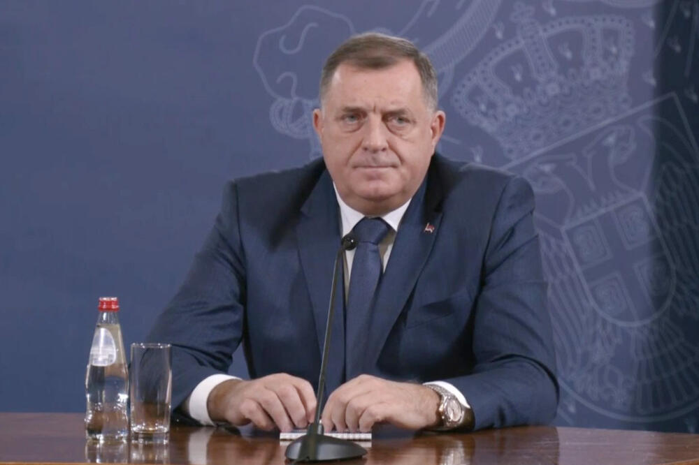 POKUŠAVA DA MAMUZA MRTVOG KONJA, A TAJ KONJ VIŠE NE TRČI: Šok izjava Milorada Dodika o britanskom ministru i Šmitu