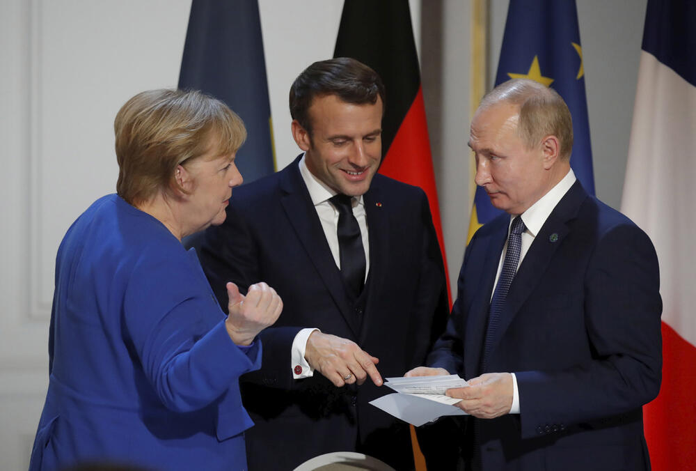 Emanuel Makron, Angela Merkel, Vladimir Putin