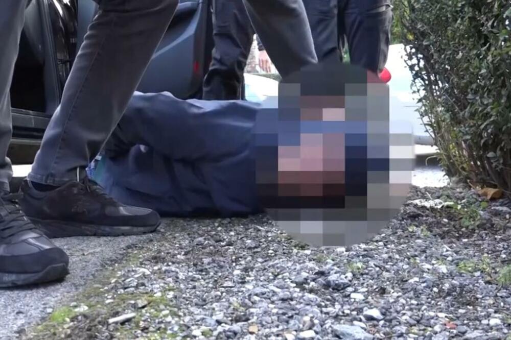 POGLEDAJTE FILMSKO HAPŠENJE U INĐIJI: Policija mu u automobilu pronašla 35 KILOGRAMA DROGE! U kući imao i pištolj (VIDEO)
