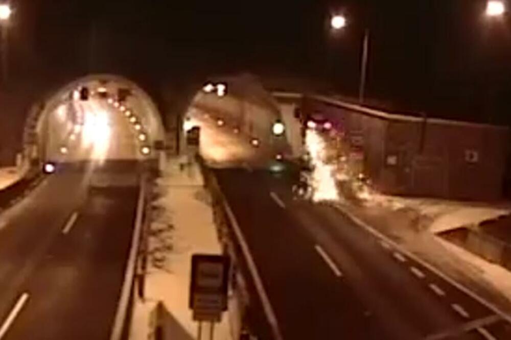 AUTO POLETEO KAO U IGRICI: Kamera ispred tunela u Slovačkoj zabeležila NEVEROVATAN prizor, snimak ostavio sve BEZ TEKSTA (VIDEO)