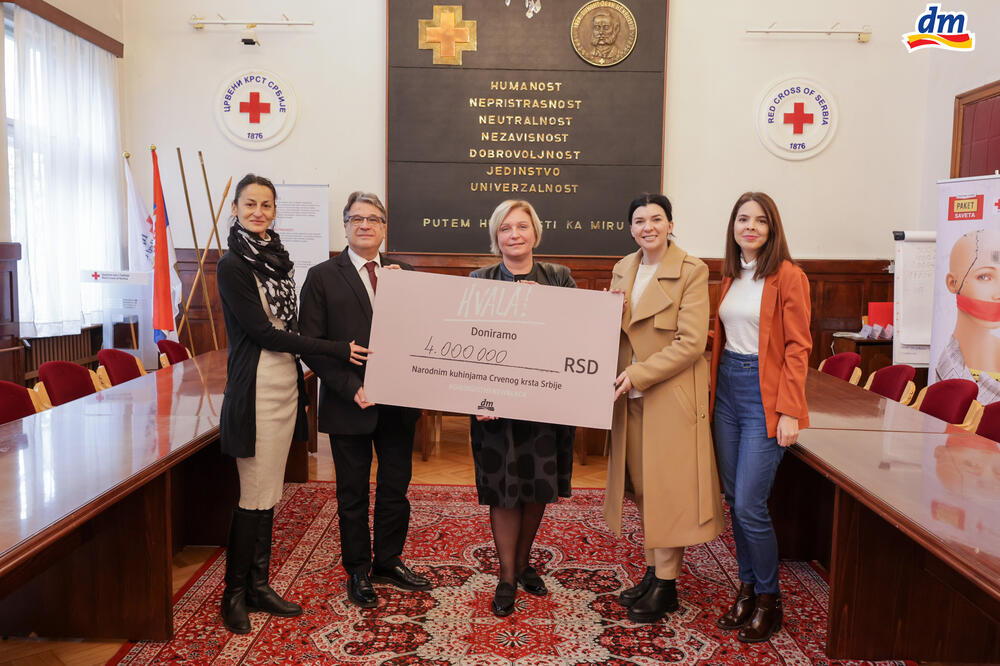dm donirao četiri miliona dinara Narodnim kuhinjama Crvenog krsta Srbije