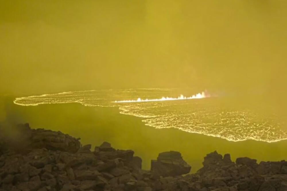 PRORADIO NAJVEĆI AKTIVNI VULKAN NA SVETU: Mauna Loa eruptirala nakon 98 godina, poznato da li lava PRETI NASELJIMA (VIDEO)