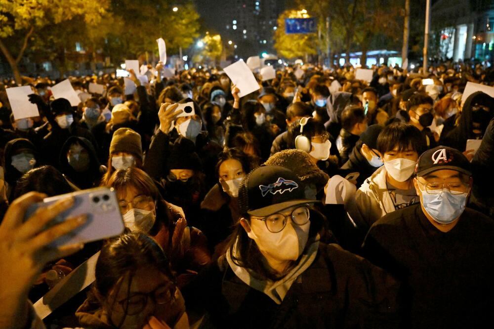 KINA NASTAVLJA SA UBLAŽAVANJEM MERA Peking ukinuo negativne testove za ulazak na određena mesta: "Ponovo se spremamo za ŽIVOT"