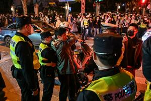 NAPETO U KINI, POLICIJA SPREČILA NOVE PROTESTE? U gradovima pojačana kontrola, proveravaju se TELEFONI građana