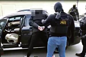 ALBANAC VITLAO PIŠTOLJEM U CENTRU VRANJA: Policija u njegovom automobilu pronašla i NOŽ SA TRAGOVIMA KRVI!