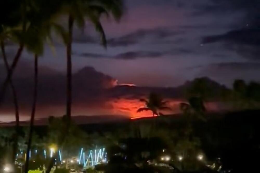 NAJVEĆI VULKAN NA SVETU PONOVO AKTIVAN Crveno nebo nad Havajima, Mauna Loa eruptira posle 40 godina, proglašen NAJVIŠI NIVO UZBUNE