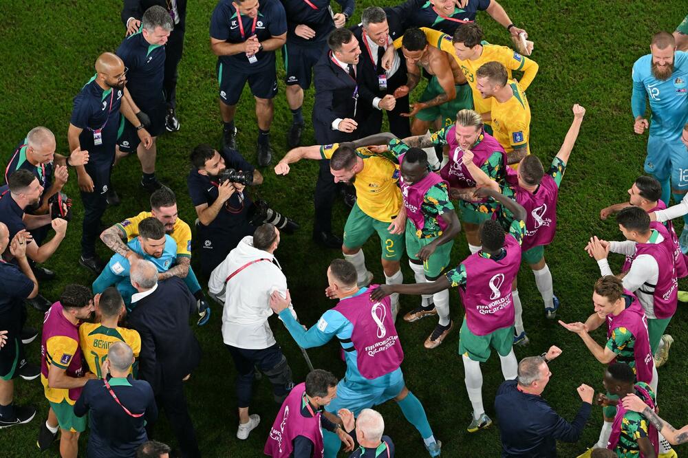 FAVORIT IZ SENKE ISPAO SA MUNDIJALA: Australija SPRŽILA Dansku i otišla u osminu finala, Francuska je BRUKA ZA FUDBAL! (VIDEO)