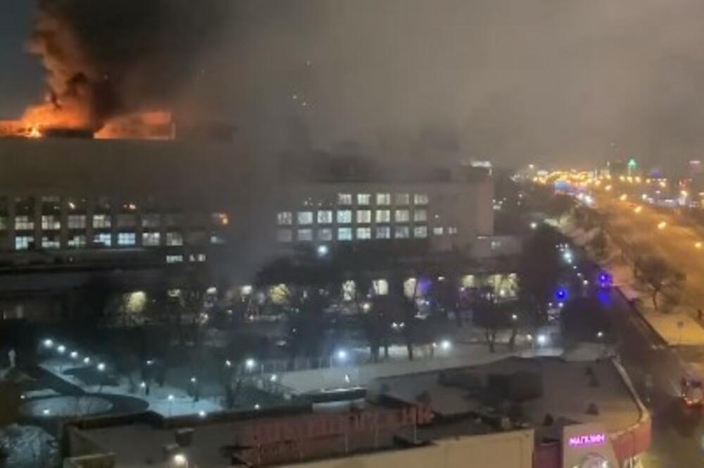 VELIKI POŽAR U MOSKVI: Gorela fabrika za preradu mesa, u gašenju učestvovalo 100 vatrogasaca (VIDEO)