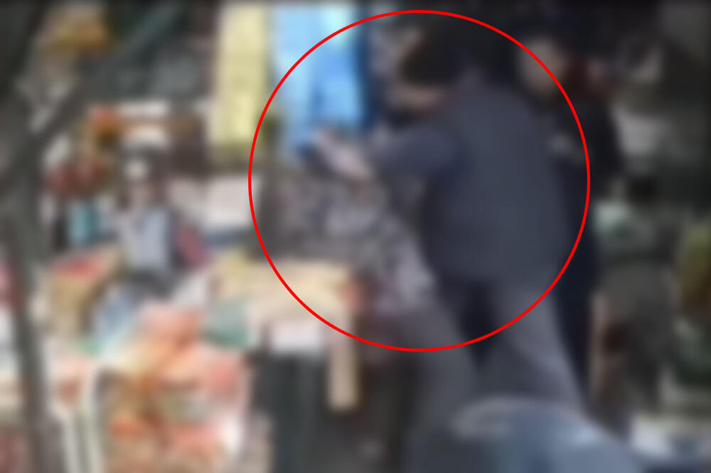 JEZIVA SCENA NASILJA U BEOGRADU: Muškarac pretukao stariju ženu na pijaci (VIDEO)